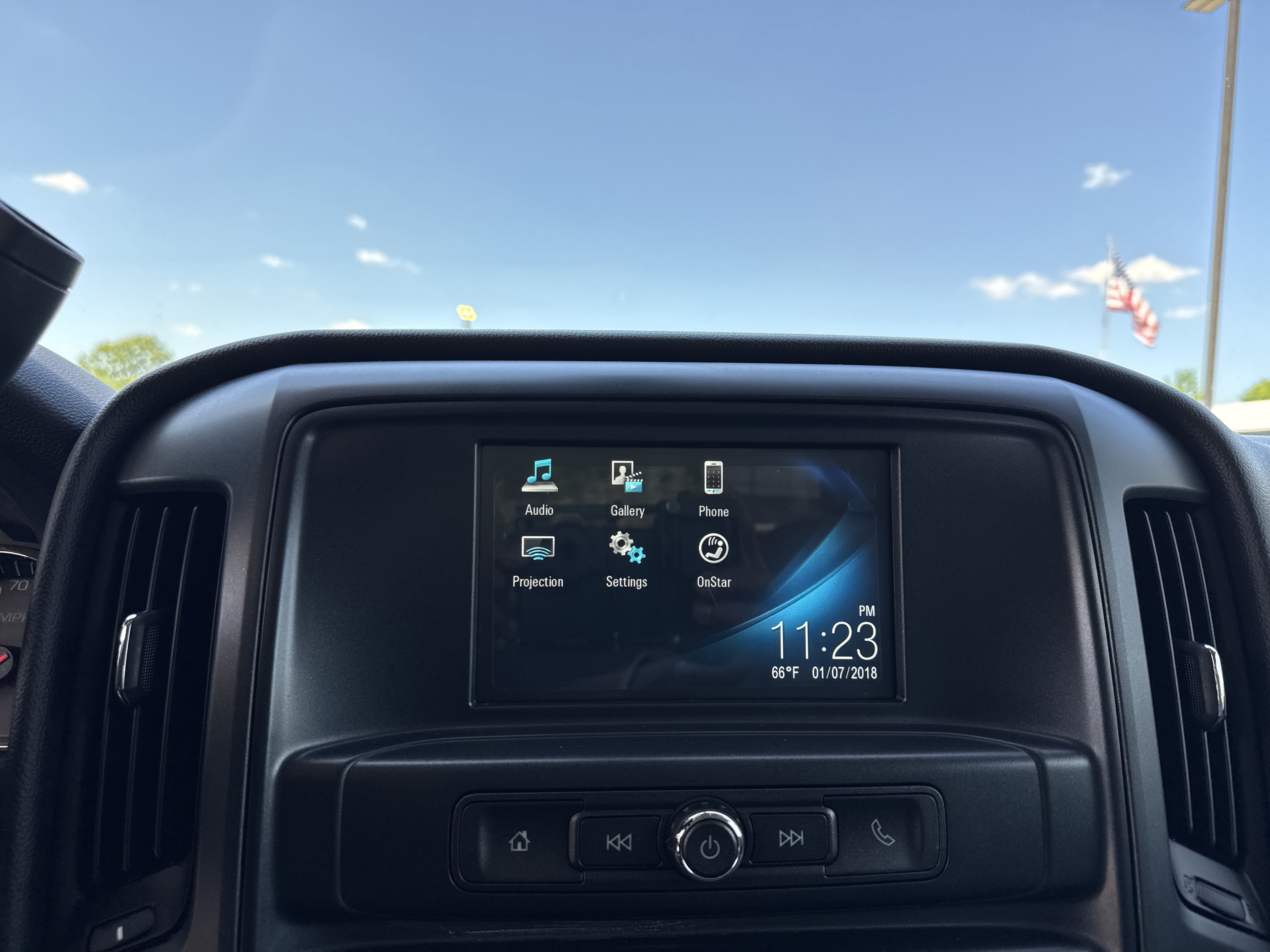 Used 2018 Chevrolet Silverado 1500 Custom w/ Custom Value Package AWD/4WD image 23