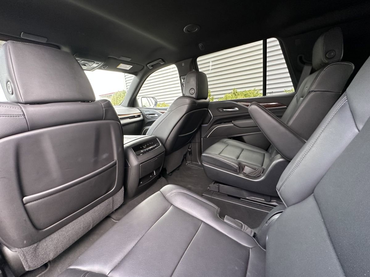 Used 2021 Cadillac Escalade Luxury image 12