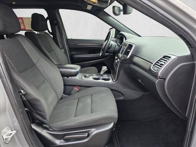 Used 2019 Jeep Grand Cherokee Laredo AWD/4WD image 11