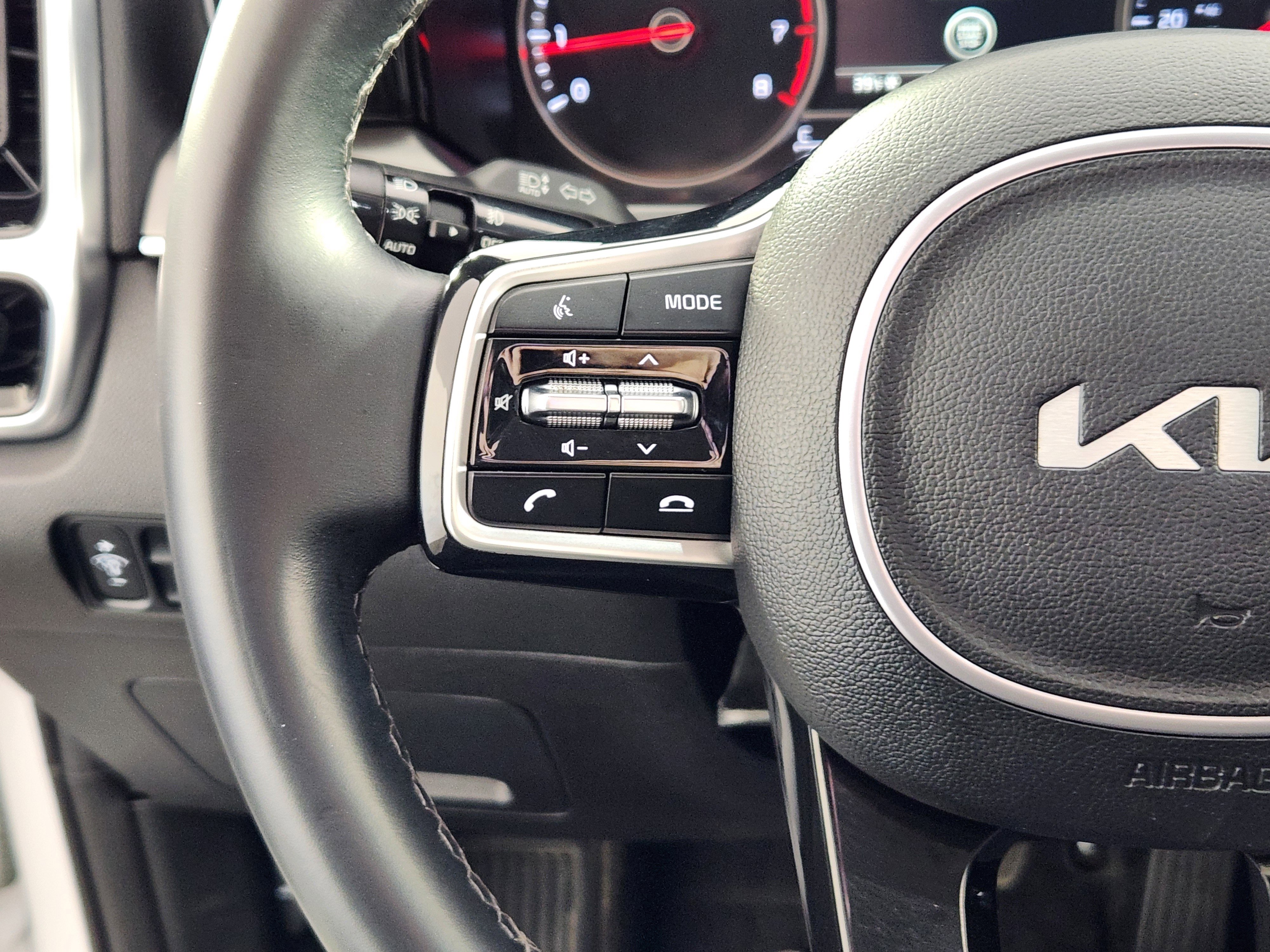 Used 2022 Kia Sorento SX image 18