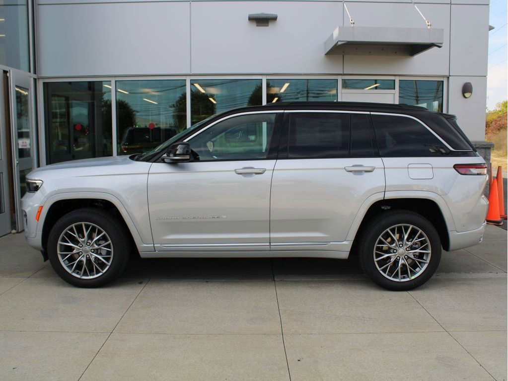 New 2025 Jeep Grand Cherokee Summit image 6