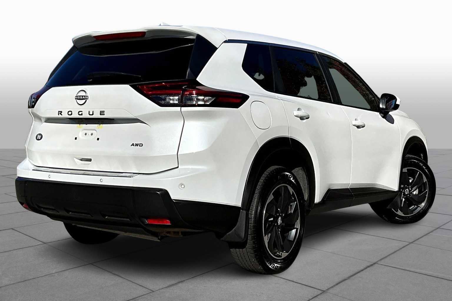 Used 2025 Nissan Rogue SV image 12
