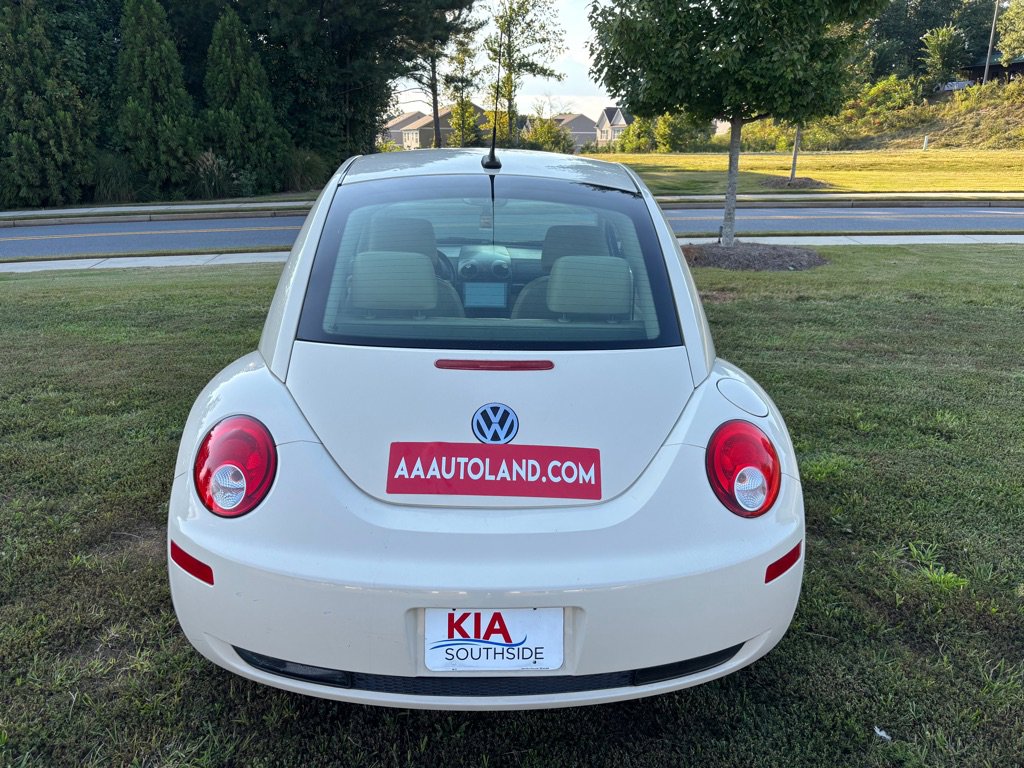 Used 2009 Volkswagen Beetle S image 2