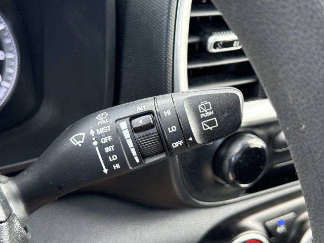 Used 2021 Hyundai Venue SE FWD image 22
