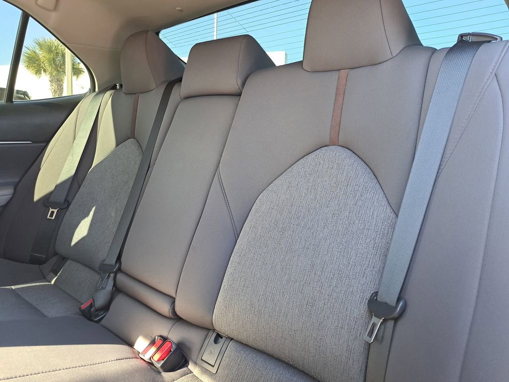 Used 2019 Toyota Camry LE w/ Phone Cable & Charge Package image 8