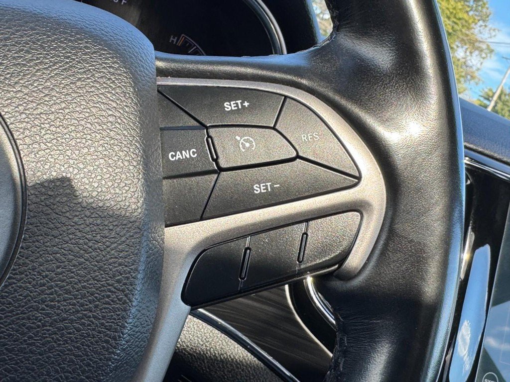 Used 2021 Jeep Grand Cherokee Limited AWD/4WD image 19