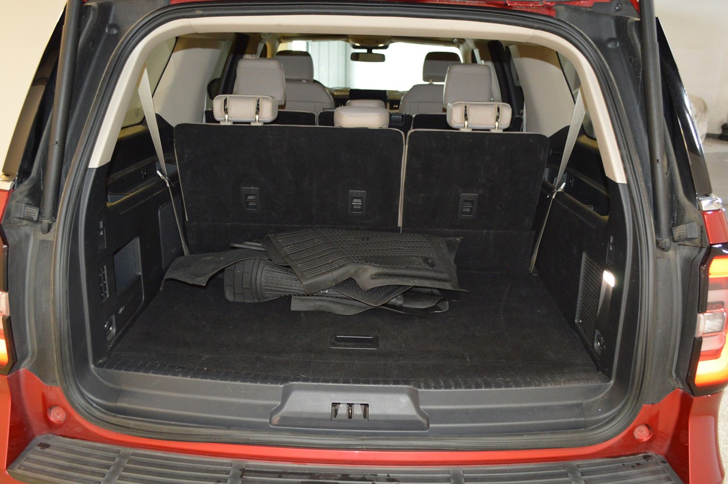 Used 2022 Ford Expedition Max Limited image 14