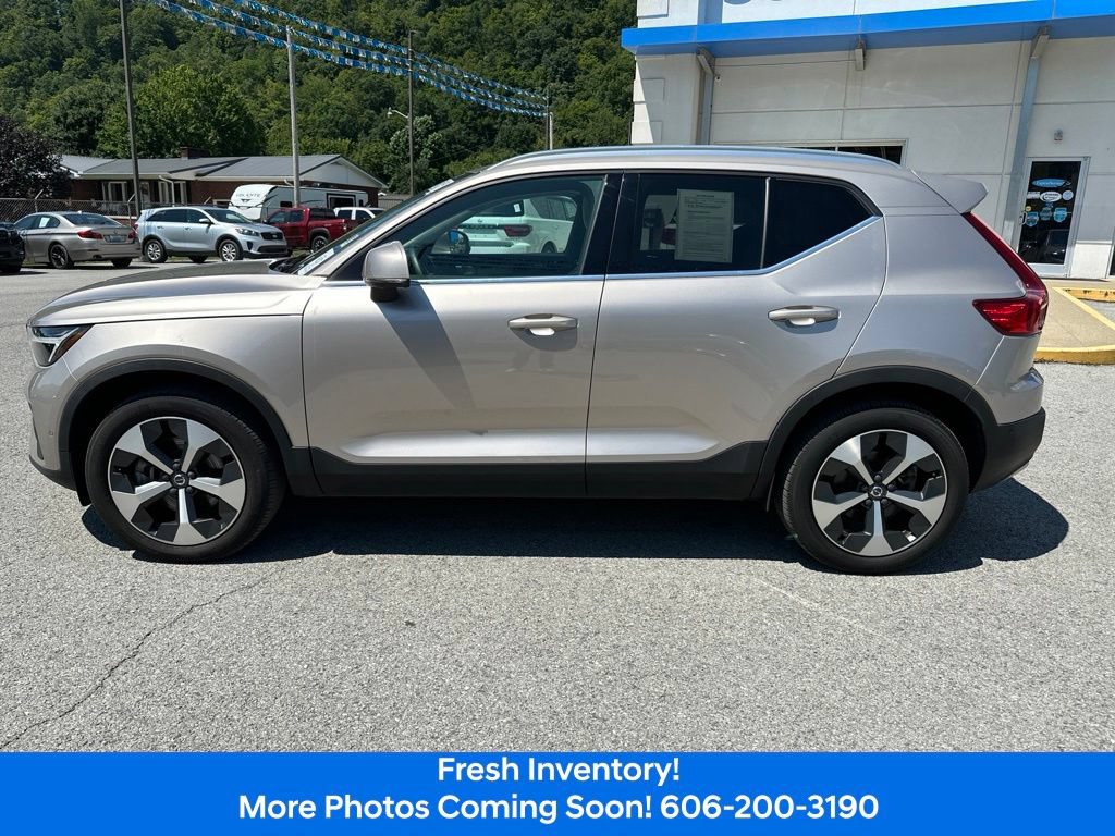 Used 2024 Volvo XC40 B5 Plus AWD/4WD video 2