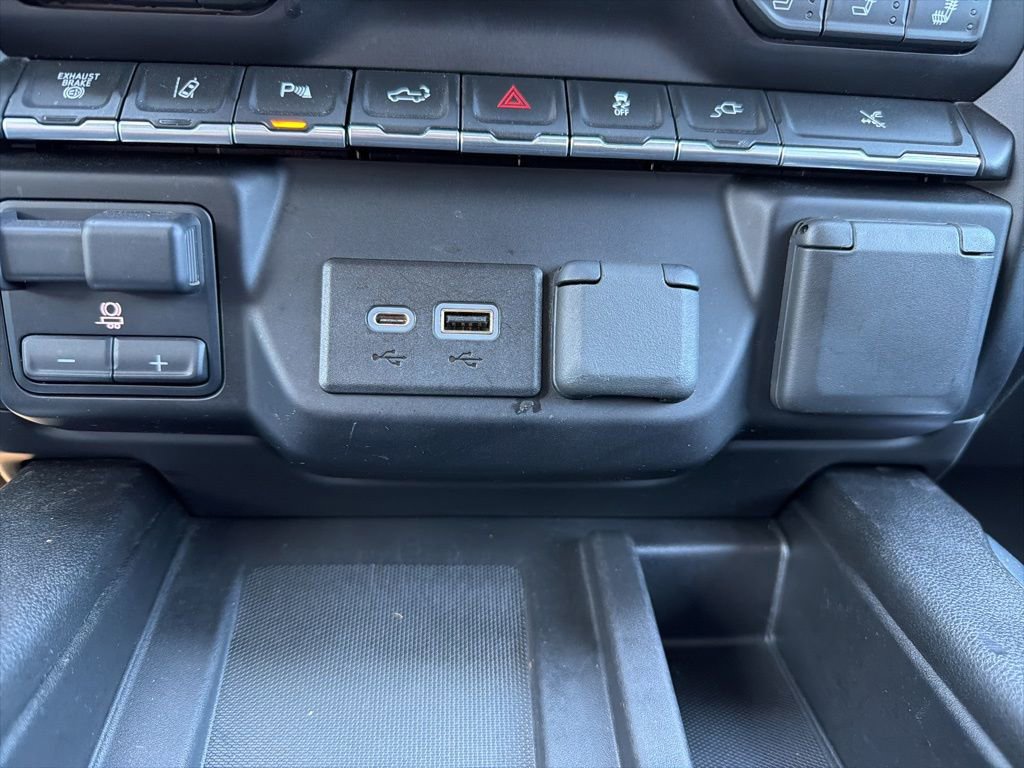 Used 2023 GMC Sierra 3500 Denali w/ Denali Ultimate Package AWD/4WD image 35