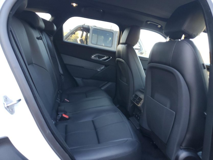 Used 2025 Land Rover Range Rover Velar Dynamic SE image 9
