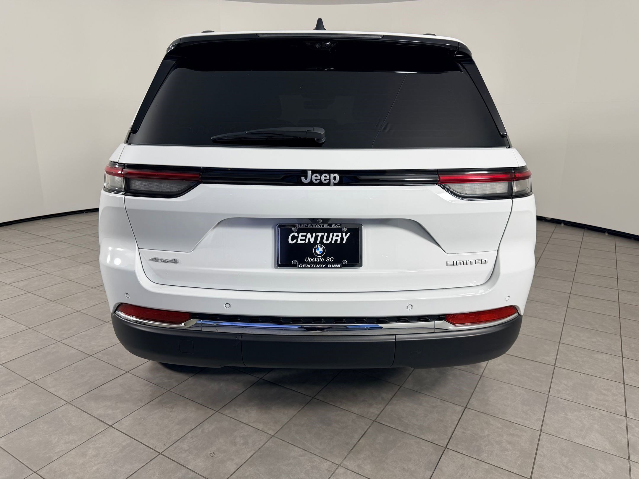 Used 2025 Jeep Grand Cherokee Limited w/ Luxury Tech Group II image 10