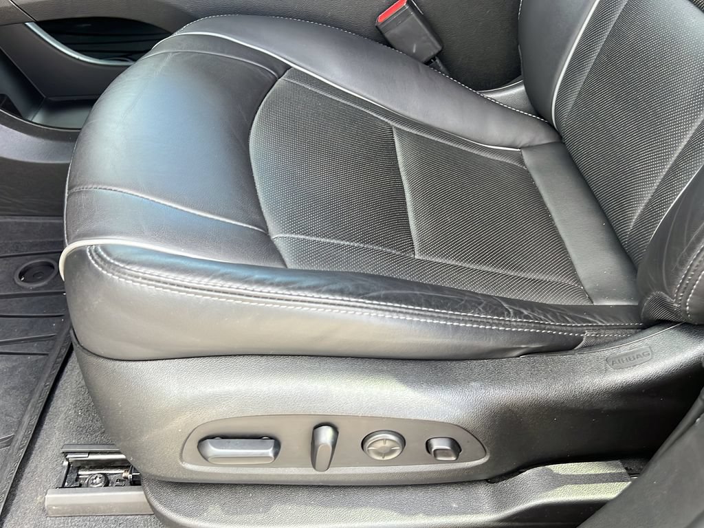 Used 2020 Buick Enclave Avenir w/ Avenir Technology Package AWD/4WD image 16
