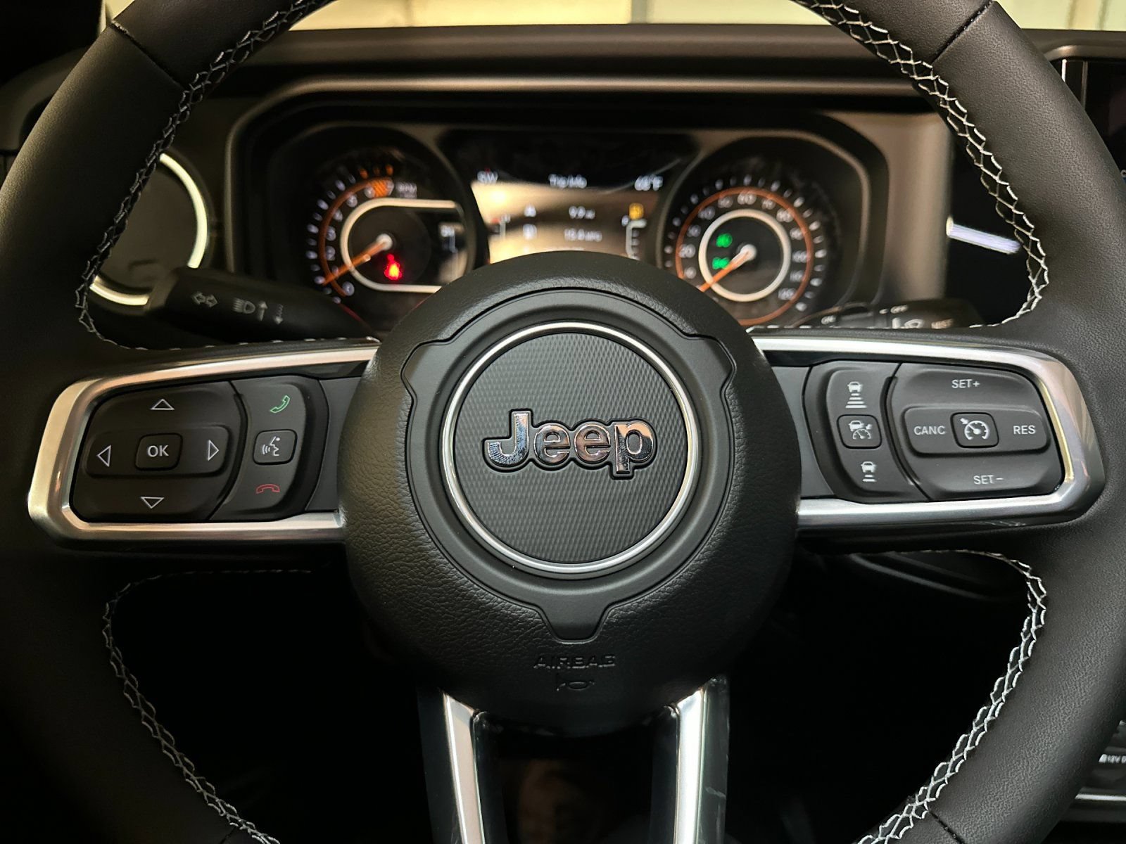 New 2025 Jeep Wrangler Unlimited Sahara w/ Safety Group AWD/4WD image 23