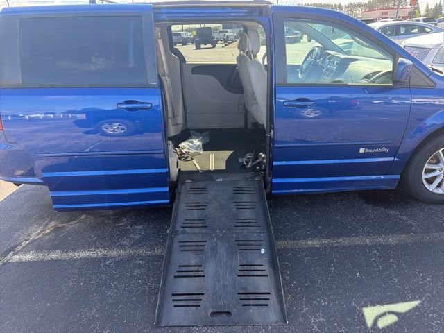 Used 2013 Dodge Grand Caravan SXT FWD image 14