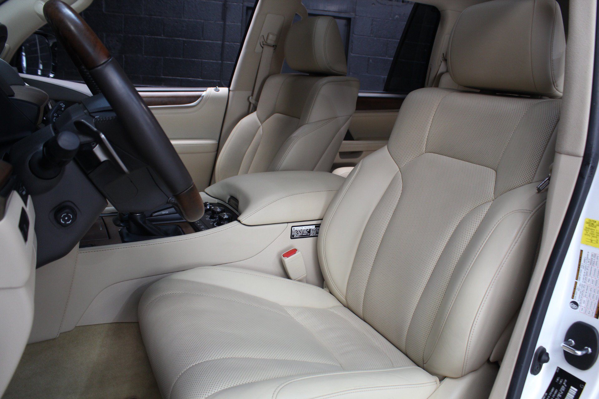 Used 2021 Lexus LX 570 4WD w/ Luxury Package image 37