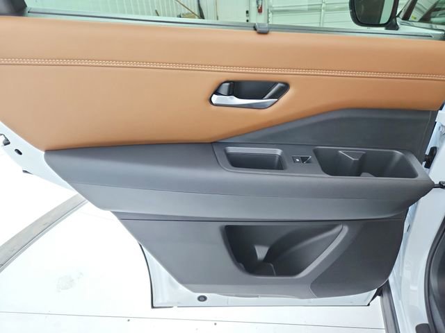 New 2026 Nissan Pathfinder Platinum w/ Cargo Package AWD/4WD image 36