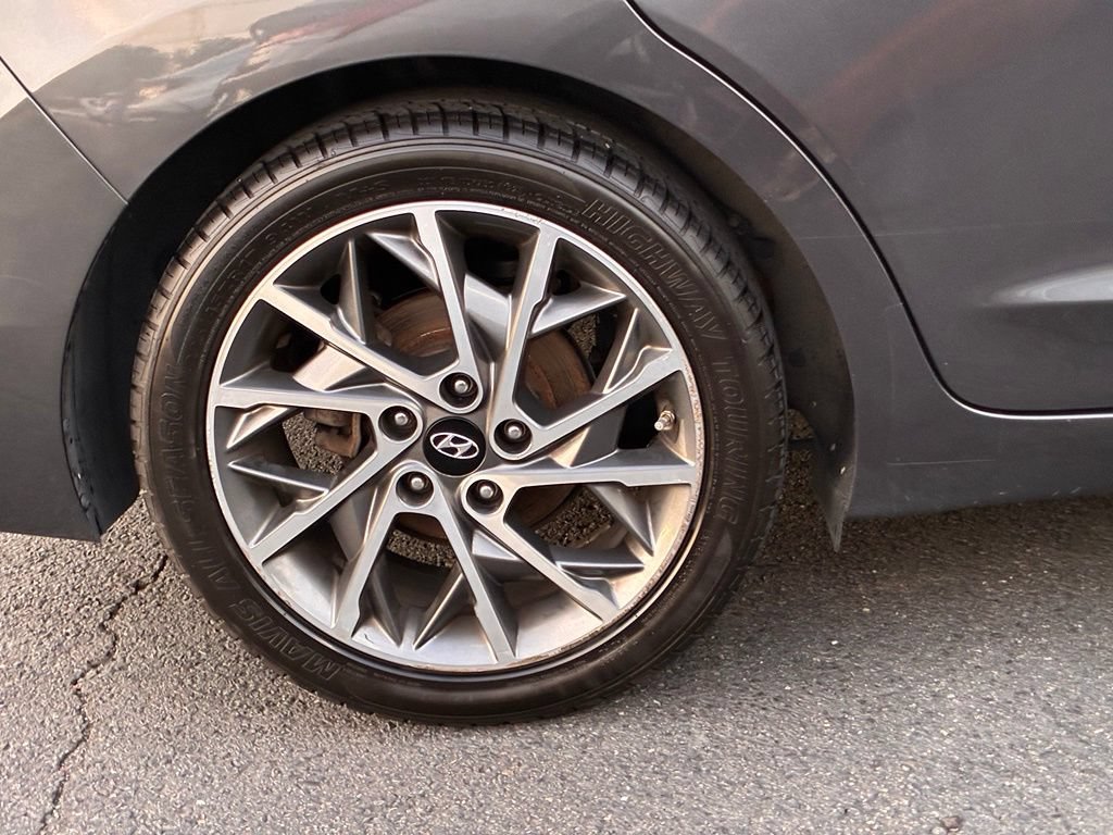 Used 2020 Hyundai Elantra Limited FWD image 48