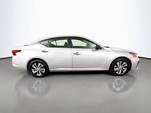 Used 2024 Nissan Altima 2.5 S FWD image 16