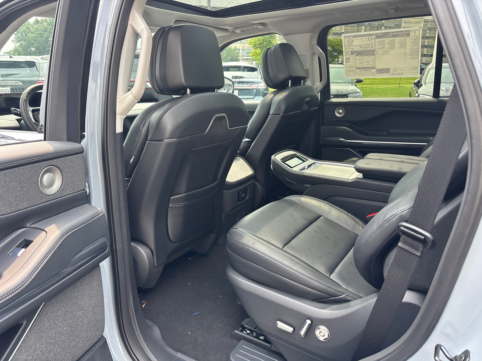 New 2027 Lincoln Navigator Reserve AWD/4WD image 27