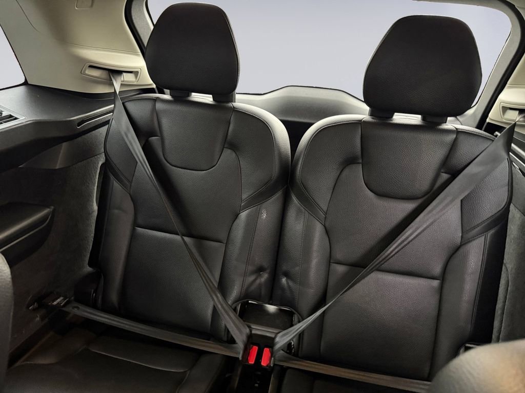 Used 2022 Volvo XC90 T6 Momentum image 16