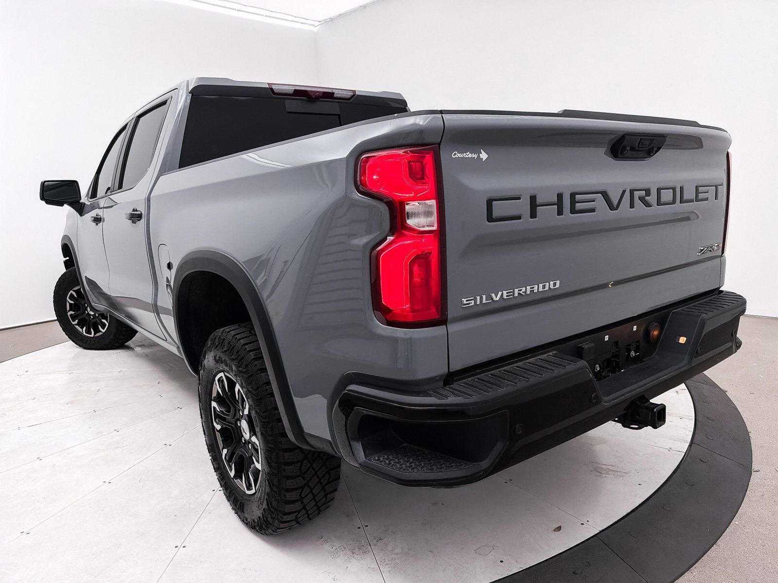 Used 2025 Chevrolet Silverado 1500 ZR2 w/ Technology Package image 9