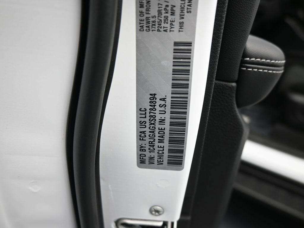 Used 2025 Jeep Grand Cherokee Laredo image 16