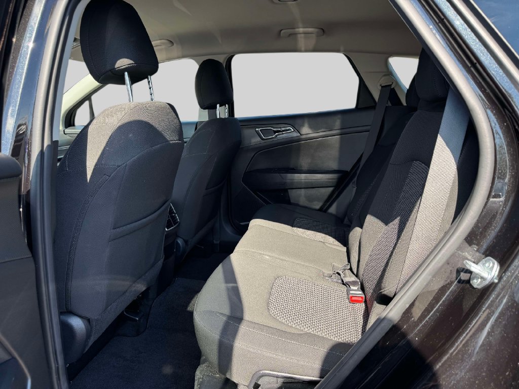 Used 2023 Kia Sportage LX AWD/4WD image 10