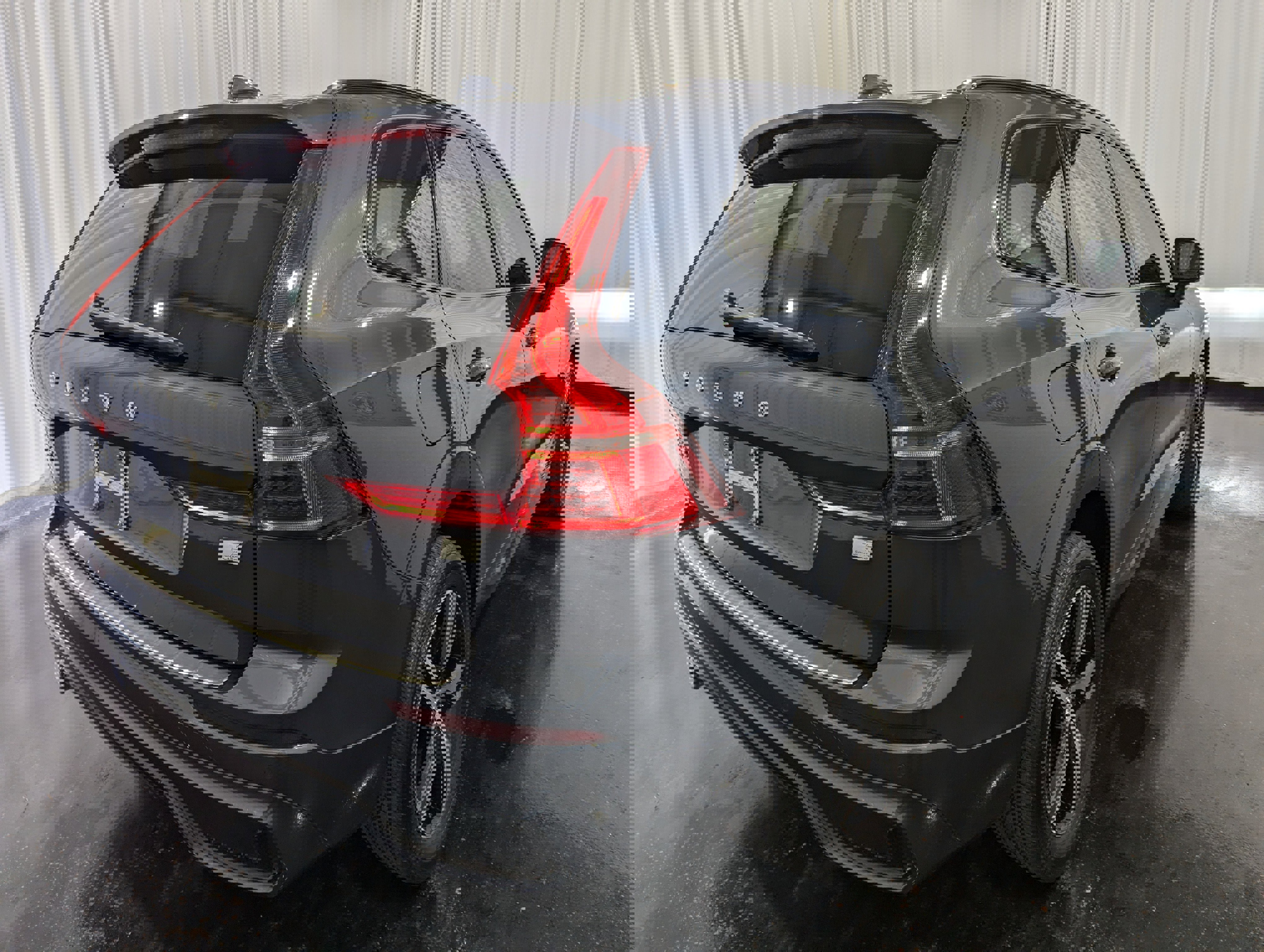 Used 2022 Volvo XC60 T8 R-Design w/ Climate Package image 7