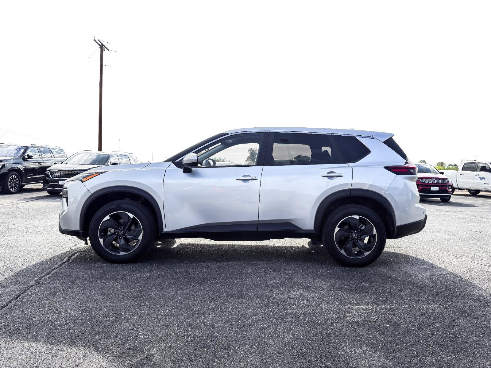 Used 2024 Nissan Rogue SV FWD image 14