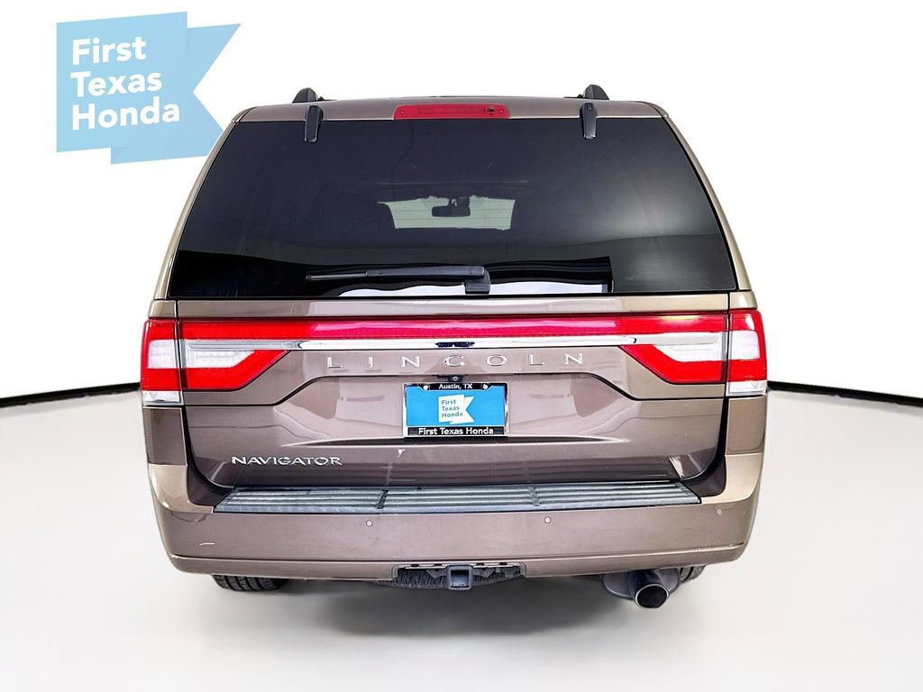 Used 2017 Lincoln Navigator Select RWD image 6
