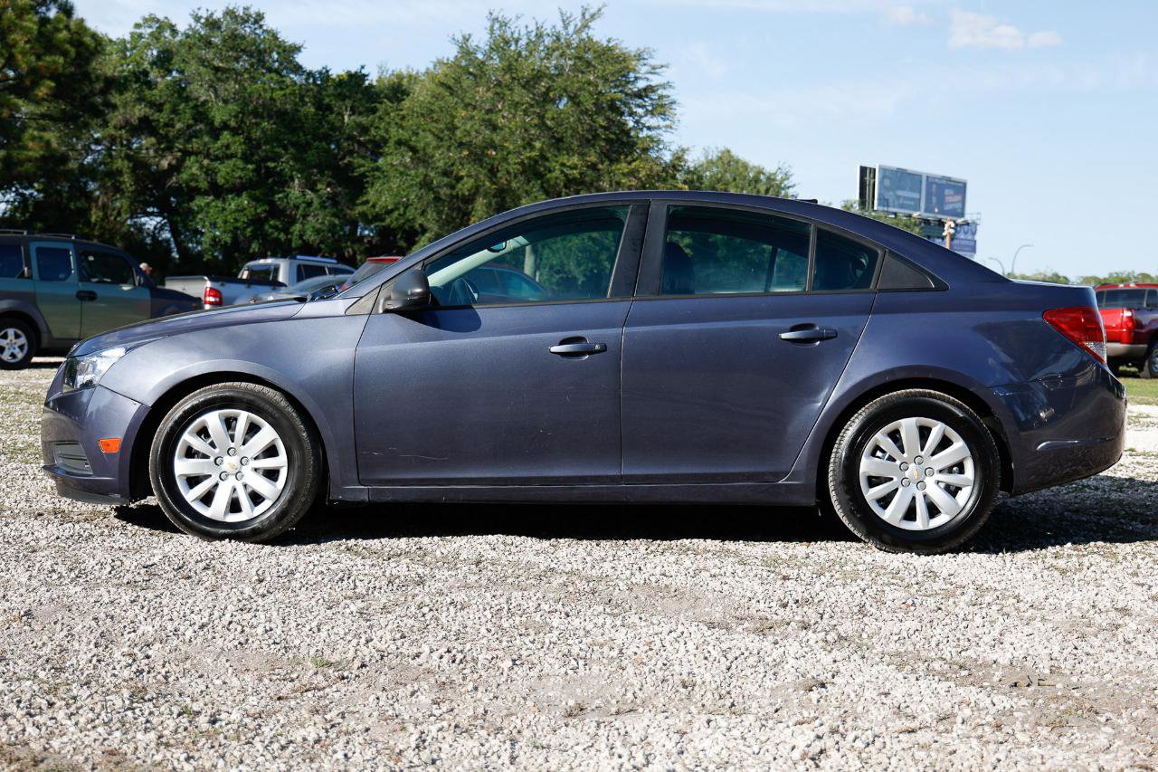Used 2014 Chevrolet Cruze LS FWD image 3
