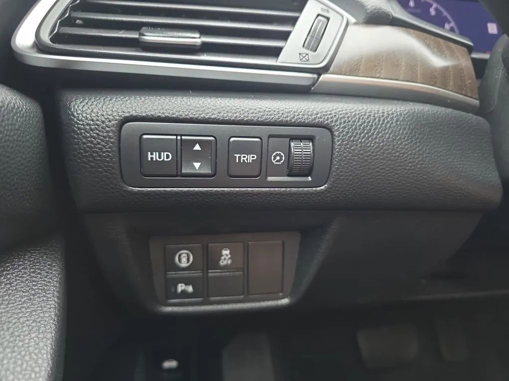 Used 2018 Honda Accord Touring image 24