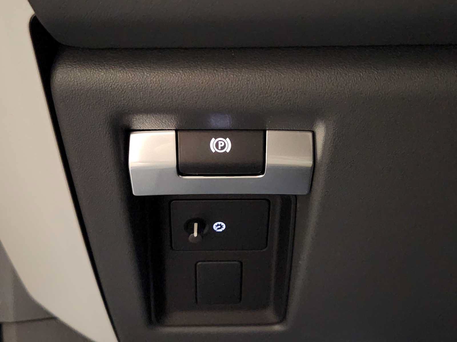 New 2026 Land Rover Defender 110 S AWD/4WD image 37
