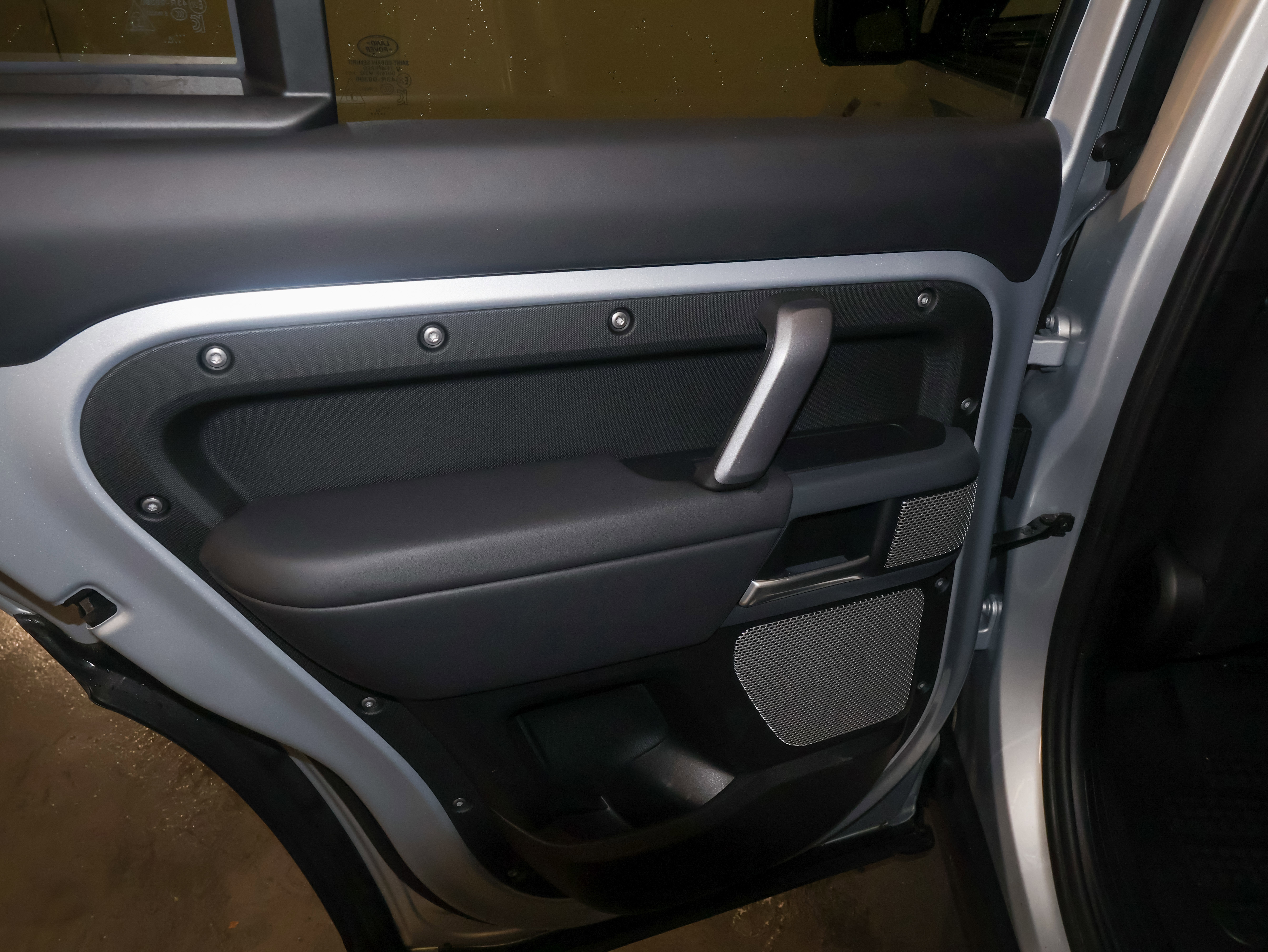 Used 2024 Land Rover Defender 130 X-Dynamic SE AWD/4WD image 23