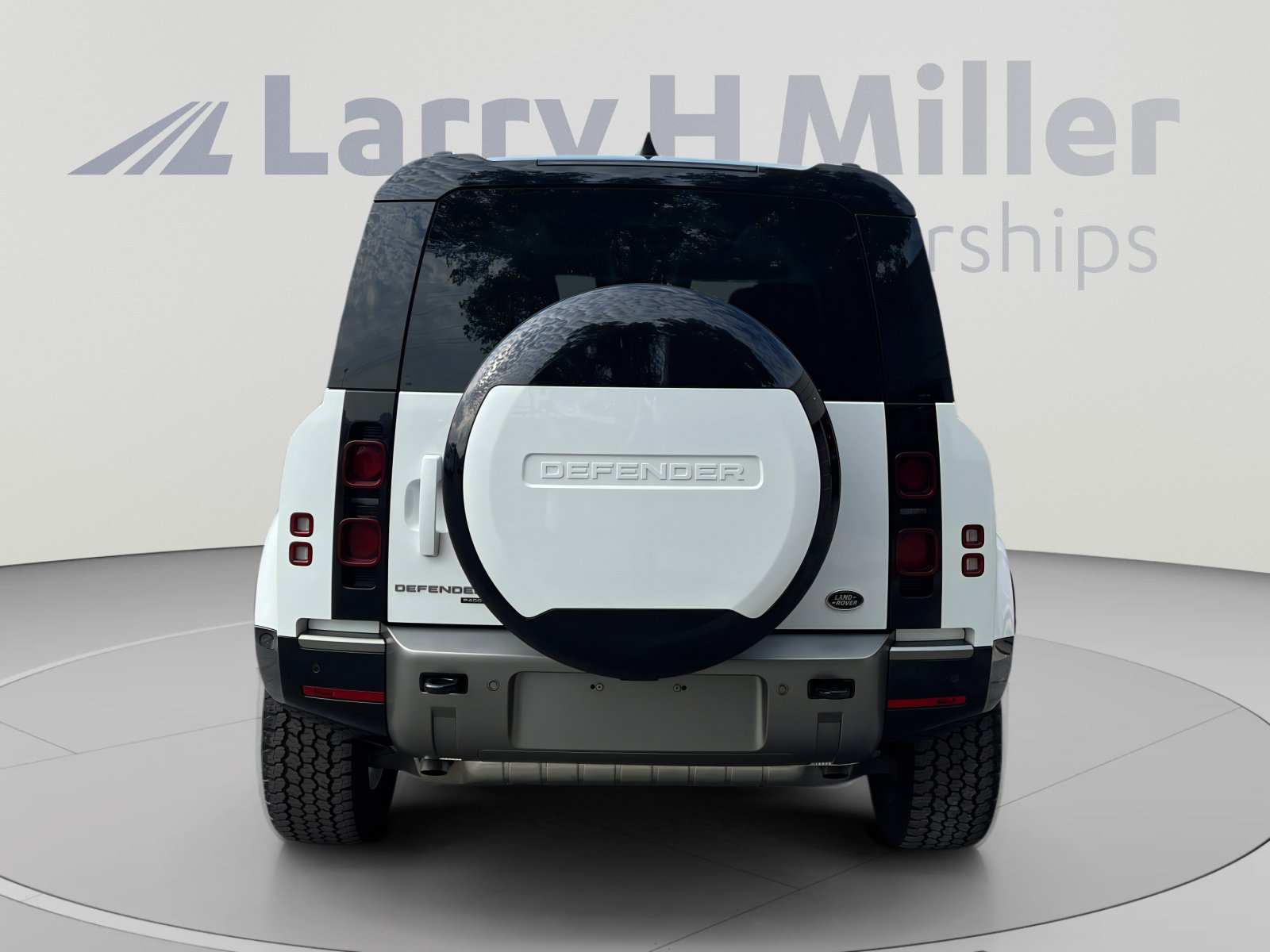 Used 2023 Land Rover Defender 110 X-Dynamic SE AWD/4WD image 4
