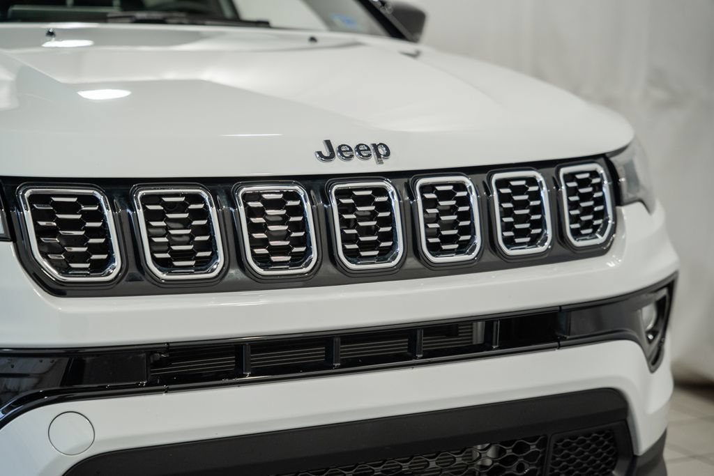 Certified 2025 Jeep Compass Limited AWD/4WD image 11