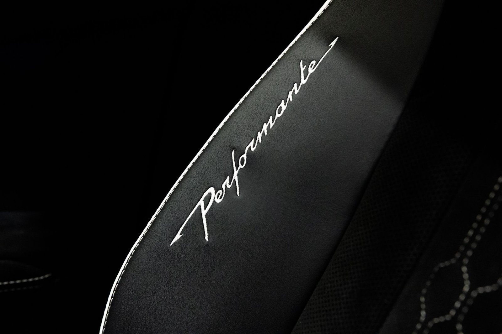 Used 2024 Lamborghini Urus Performante AWD/4WD image 31