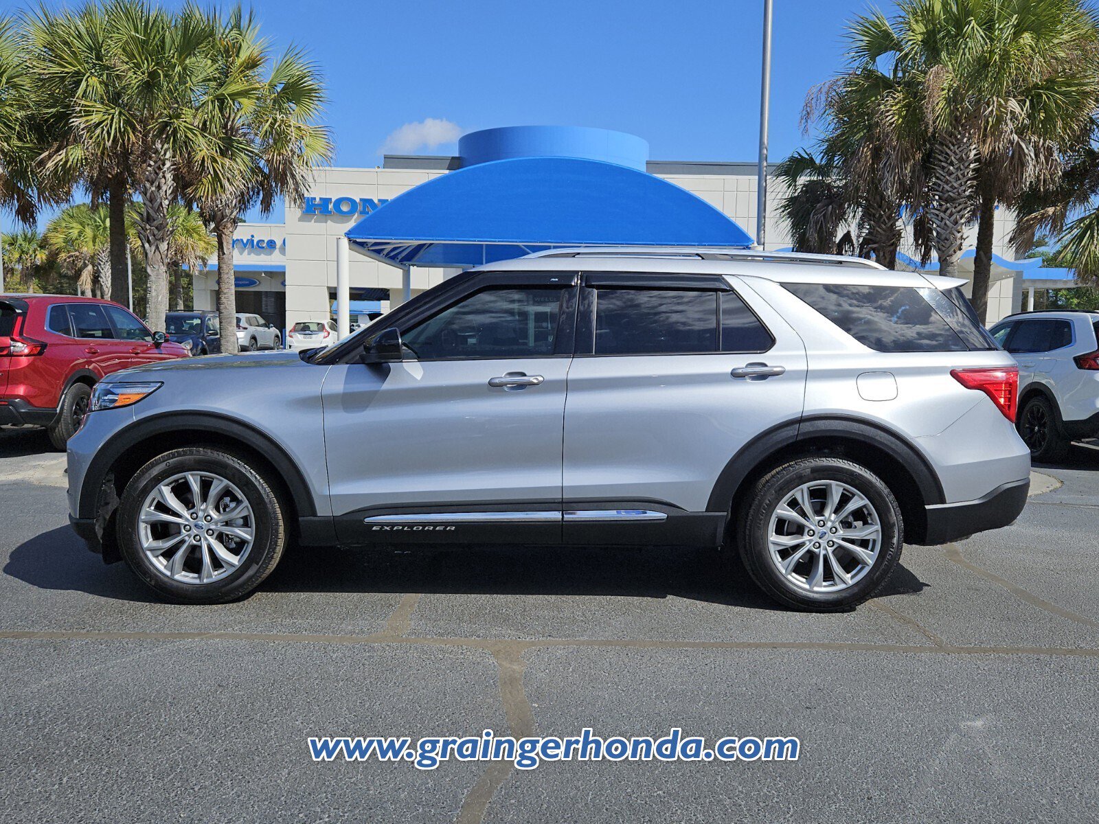 Used 2023 Ford Explorer Limited image 2