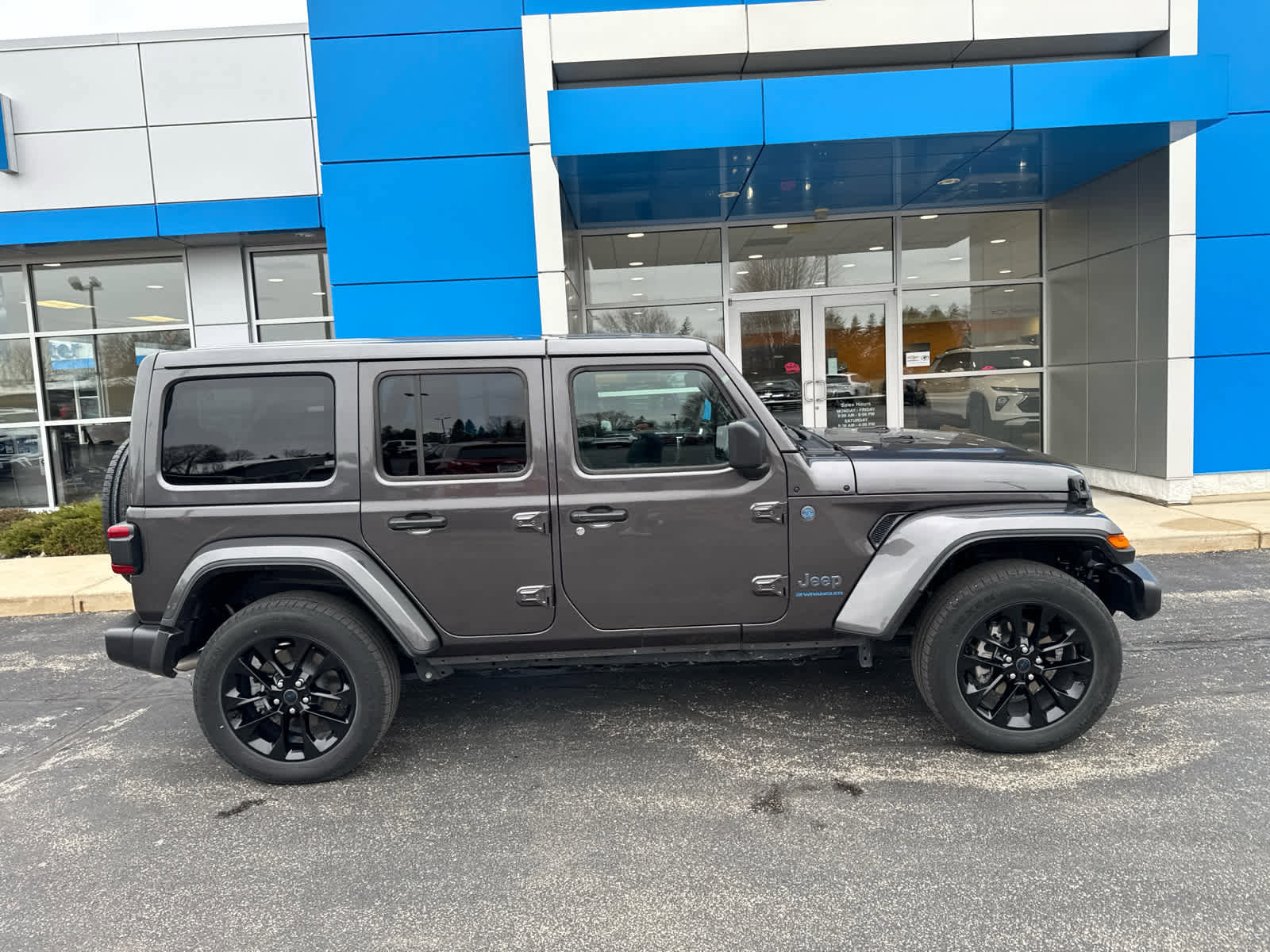 Used 2025 Jeep Wrangler Sahara w/ Safety Group image 3