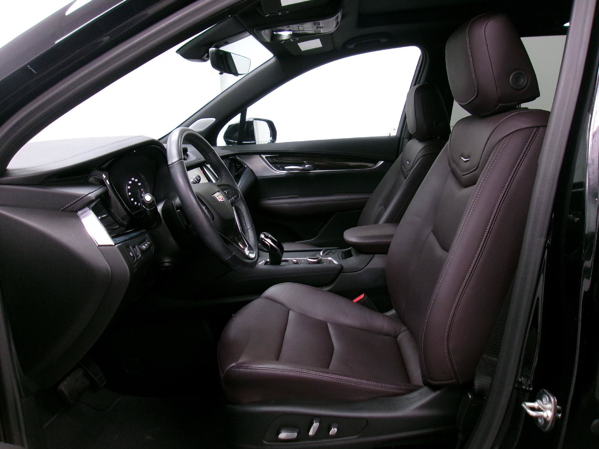 Used 2024 Cadillac XT6 Premium Luxury w/ Technology Package AWD/4WD image 9