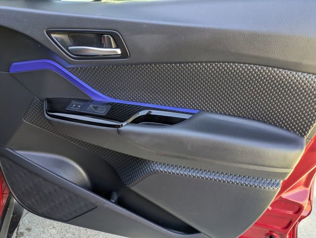 Used 2022 Toyota C-HR XLE image 31