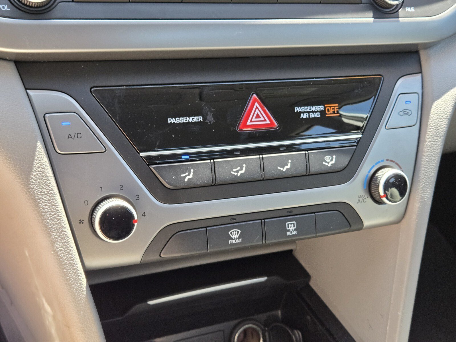 Used 2017 Hyundai Elantra SE FWD image 18