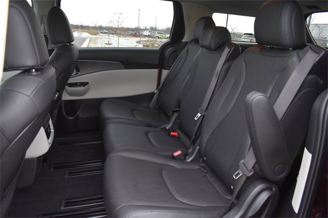 Certified 2024 Kia Carnival LX image 17