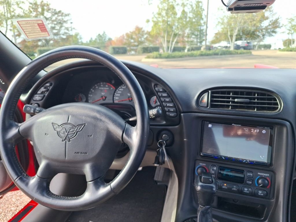 Used 2000 Chevrolet Corvette Coupe w/ Memory Pkg image 2