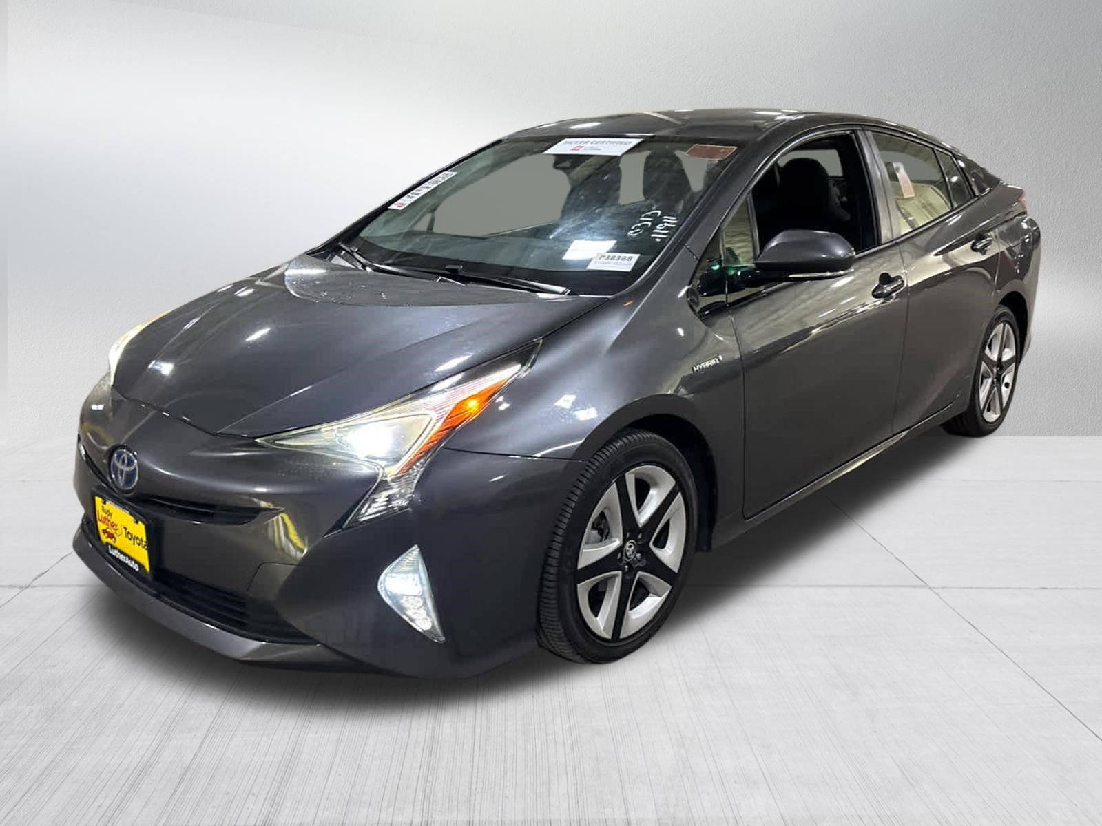 Used 2017 Toyota Prius Three Touring FWD image 3