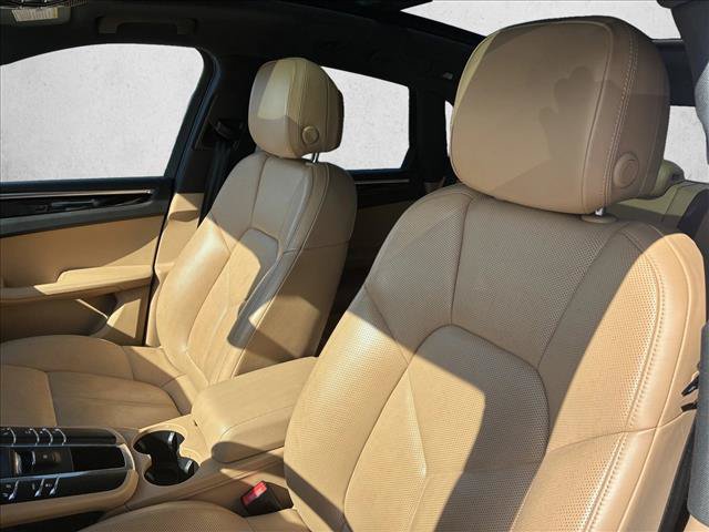 Used 2018 Porsche Macan AWD/4WD image 12