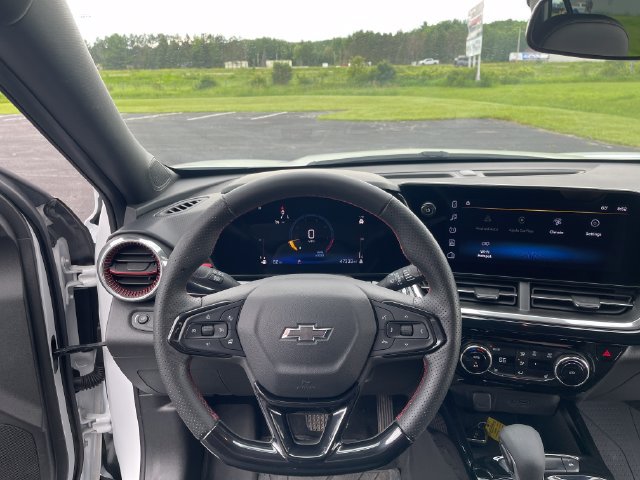 Used 2025 Chevrolet Trax RS w/ Driver Confidence Package FWD image 15