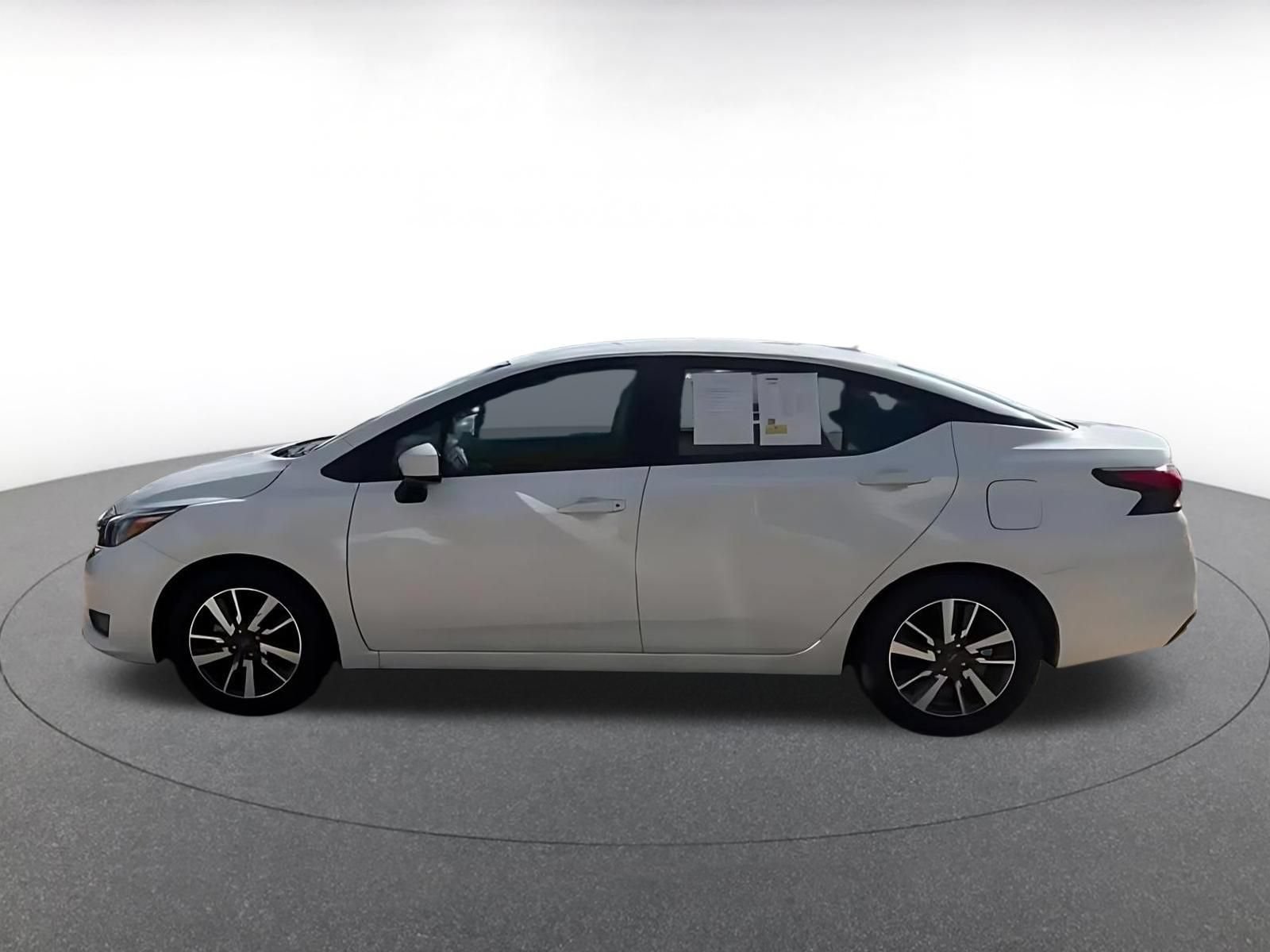 Used 2025 Nissan Versa SV FWD image 10