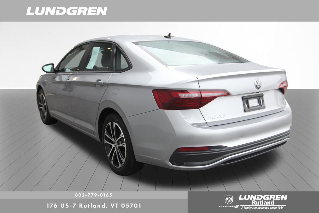 Used 2024 Volkswagen Jetta Sport image 38