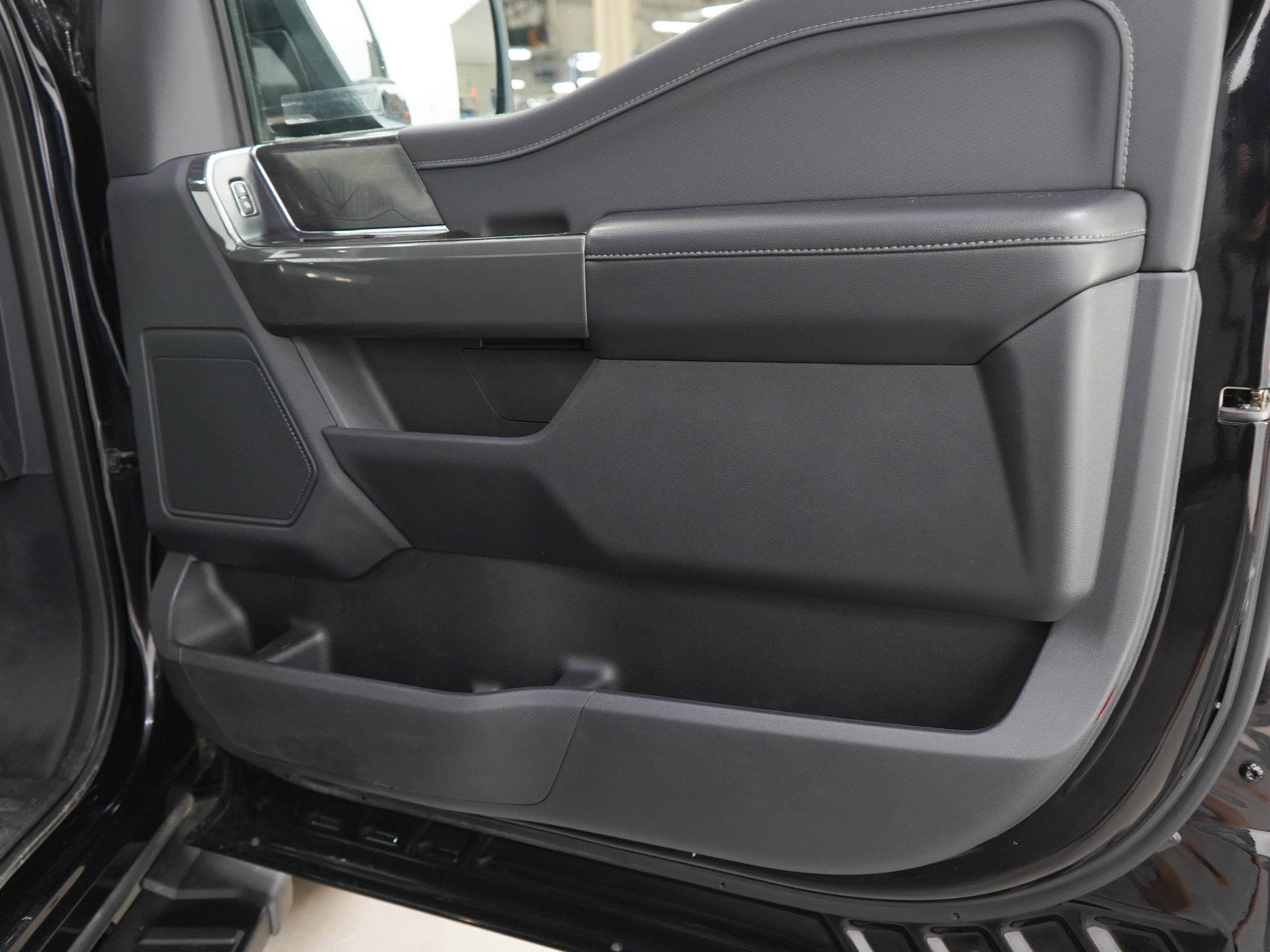 Used 2022 Ford F150 XLT w/ Equipment Group 302A High AWD/4WD image 9
